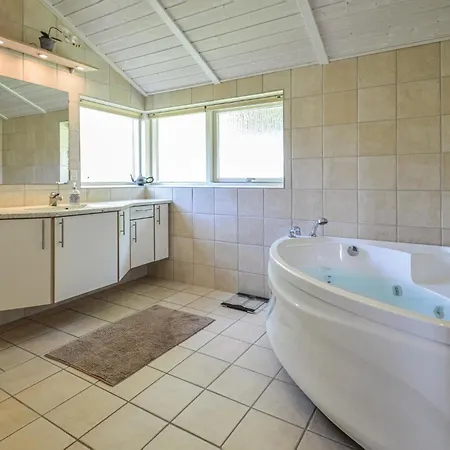 3 Bedroom Gorgeous In * Askeby