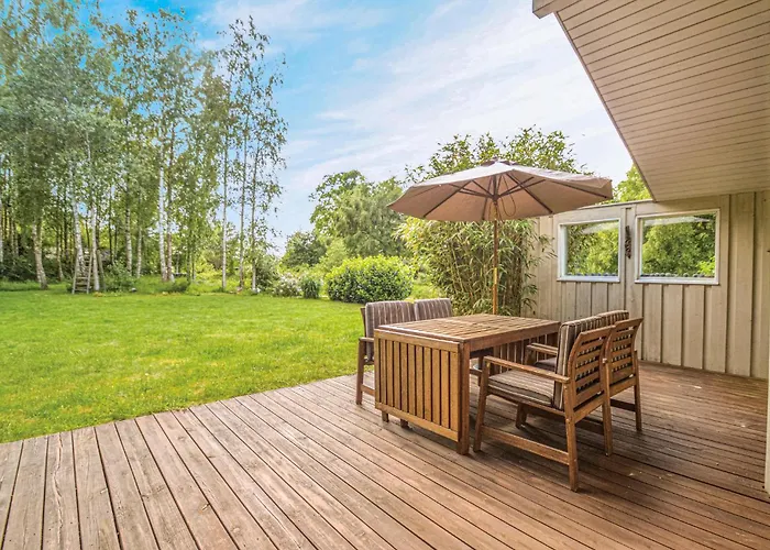 3 Bedroom Gorgeous In Casa vacanze Askeby