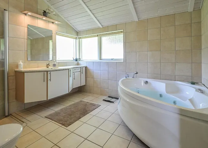 3 Bedroom Gorgeous In * Askeby
